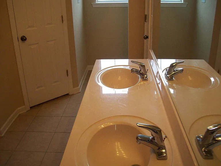 26043 Wimbledon Ave — Photo 22