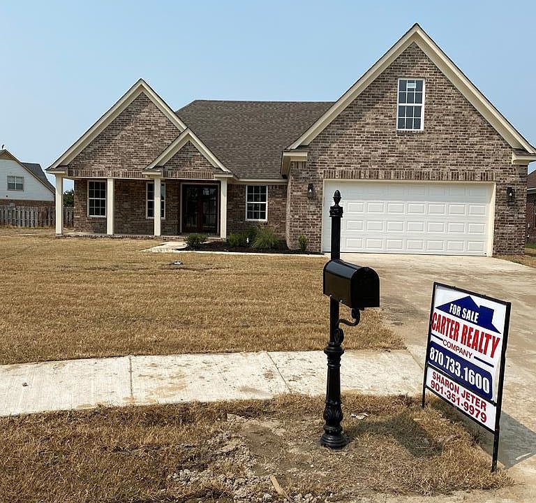 1st image of 826 Crittenden Blvd