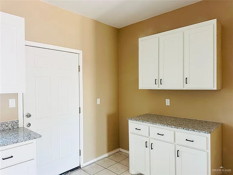 1230 E Jesse St #1 — Photo 4