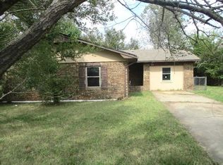 825 Wisconsin St, Geronimo, OK 73543