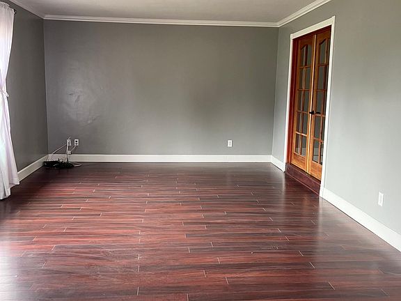 5th image of 4404 Christmas Tree Ln