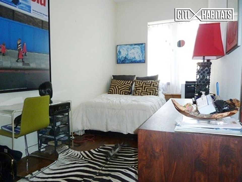 2nd image of 104 W 74th St APT 4F