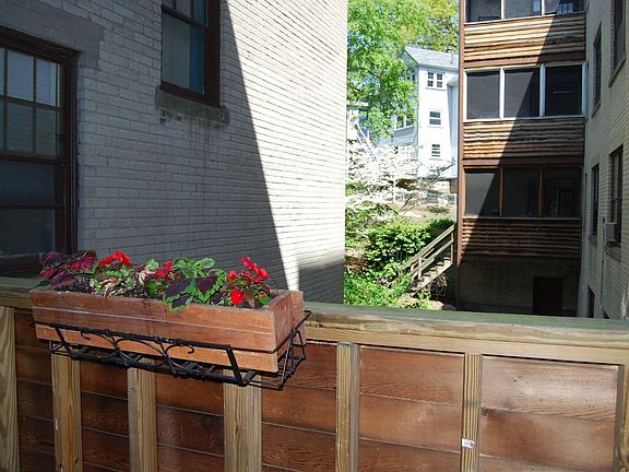 balconey off kitchen