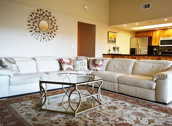4th image of 4727 SW 13th Ave APT 204