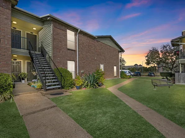 18800 Egret Bay Blvd APT 804, Houston, TX 77058