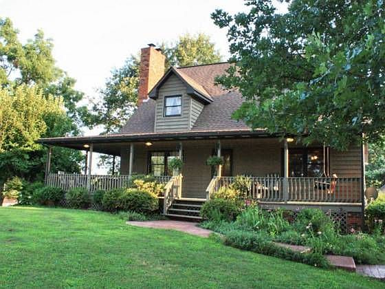 1st image of 33 Highland Ave