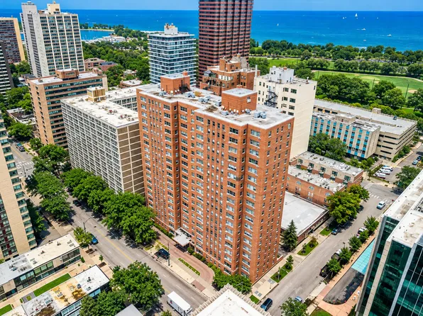2909 N Sheridan Rd APT 1703, Chicago, IL 60657