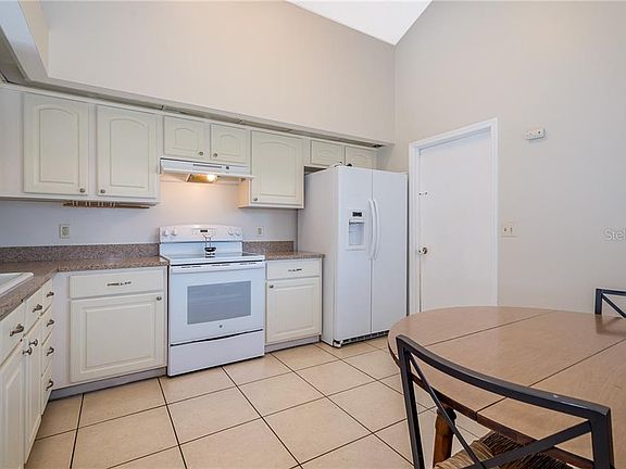 4th image of 303 Sanddollar Ct