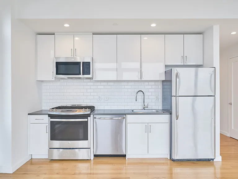 2211 3rd Ave #9-B — Photo 5