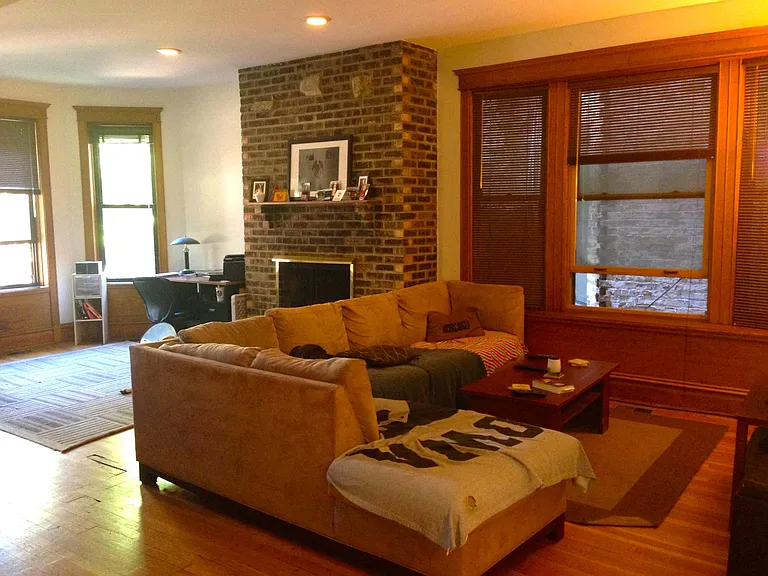 1031 W Dakin St #1 — Photo 2