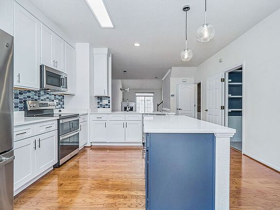 4th image of 985 Lambourne Ln #1