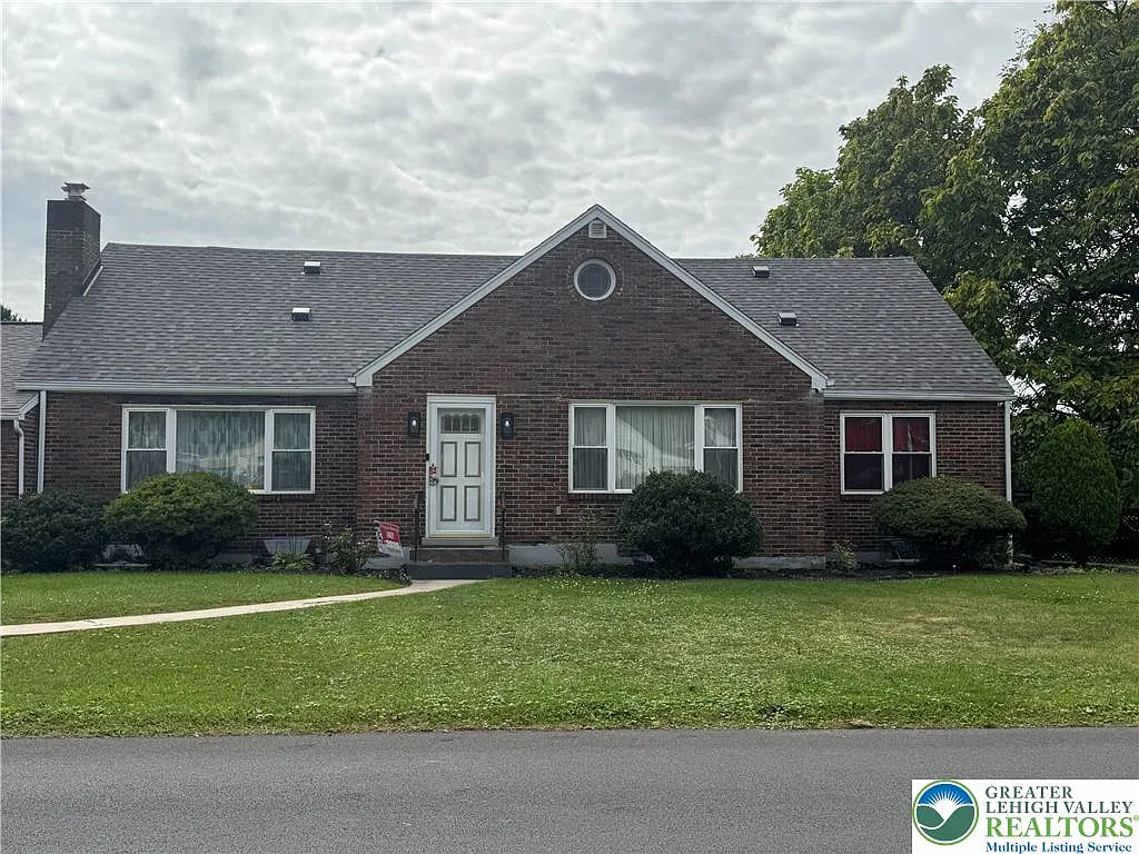 2 bed, 1.0 bath, 750 sqft, $1,600 — Photo 1