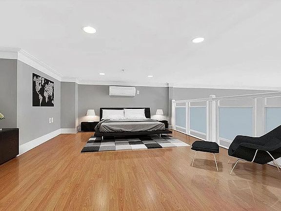 4th image of 216 Calyer St APT 3A