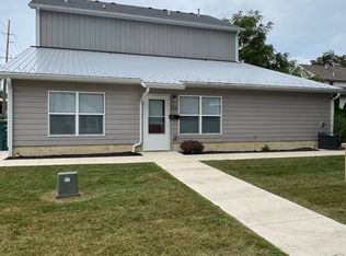 206 Monroe St #C, Valparaiso, IN 46383