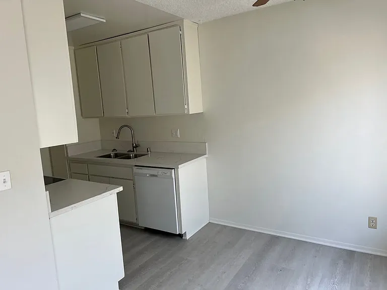 3837 Prospect Ave #4 — Photo 6