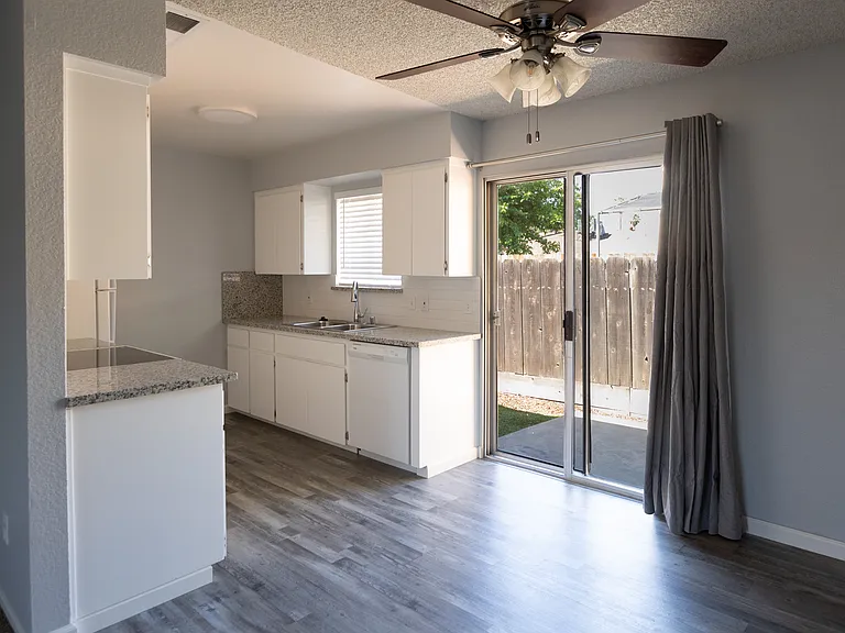 434 W Stuart Ave #2 — Photo 11