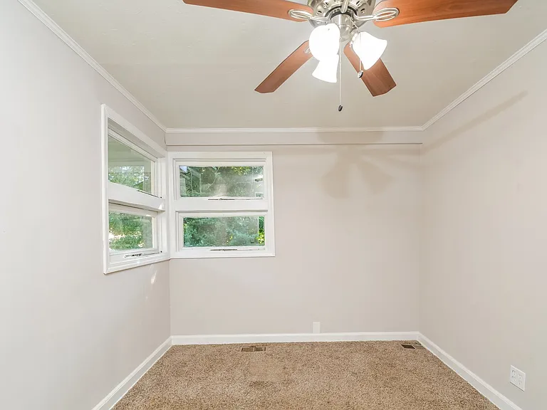 59299_026_bedroom_13233761.jpg
