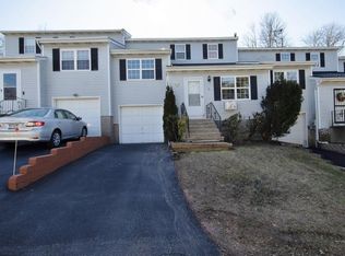 5 Aspen Ct, Fishkill, NY 12524