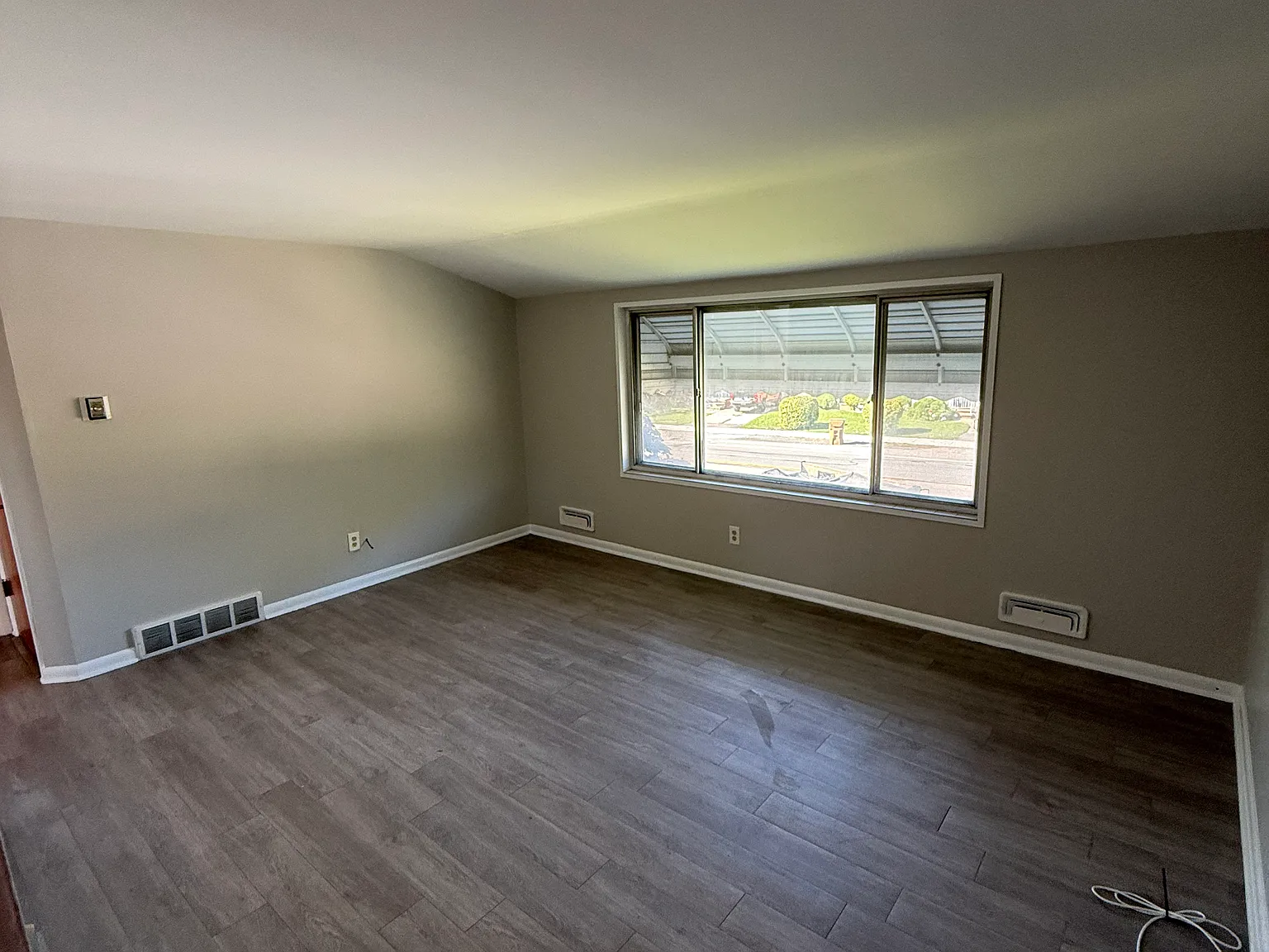 2 bed, 750 sqft, $1,300 — Photo 3