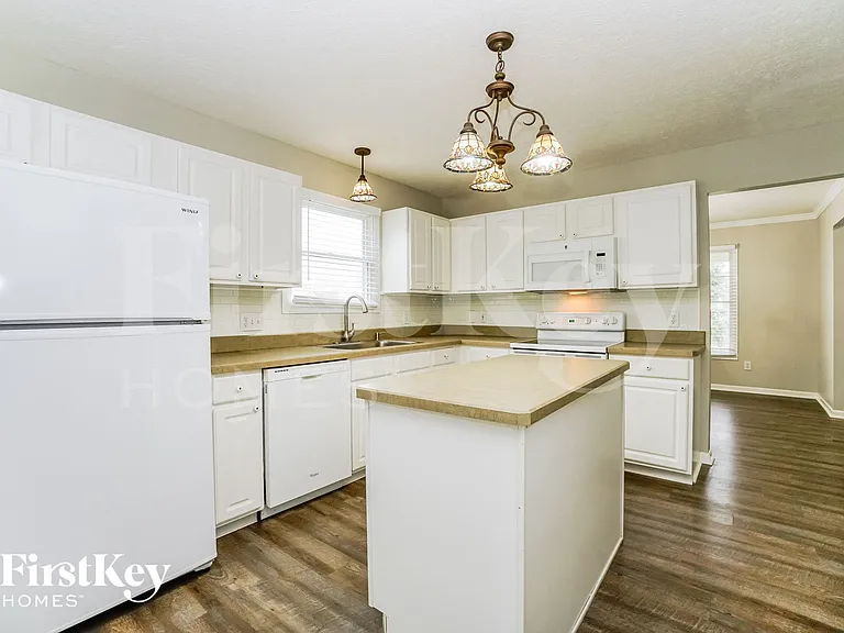 7821 Edgewater Ct — Photo 7