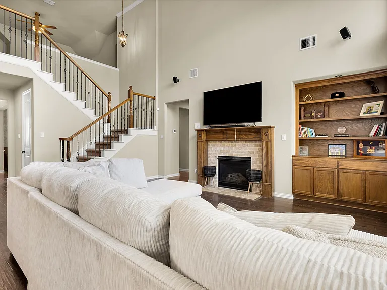 214 Crestbrook Dr — Photo 17