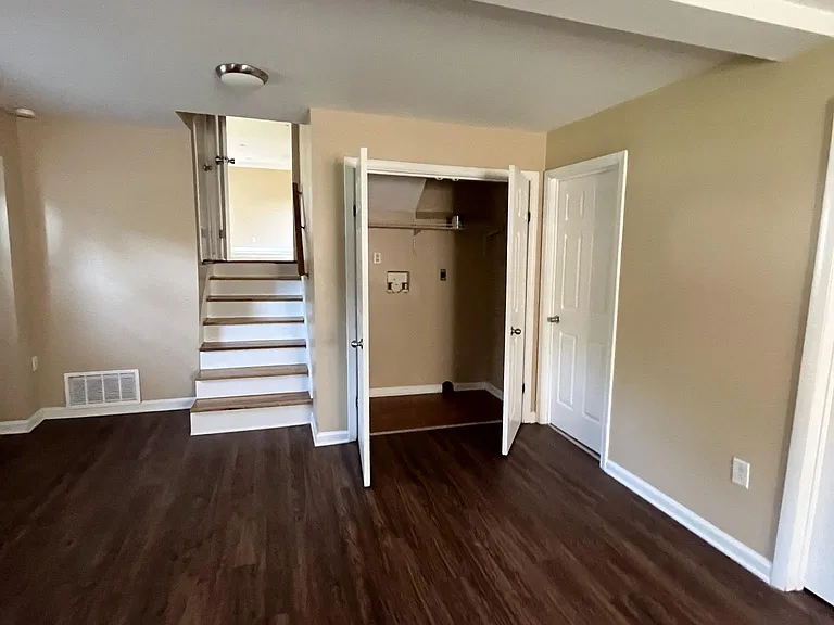 5717 Friendswood Dr — Photo 11