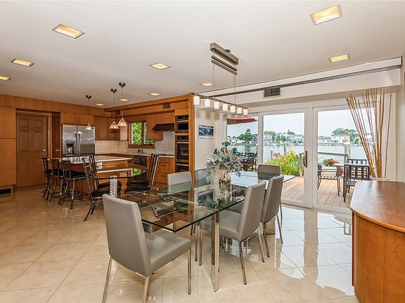 3rd image of 316 N Lagoon Dr