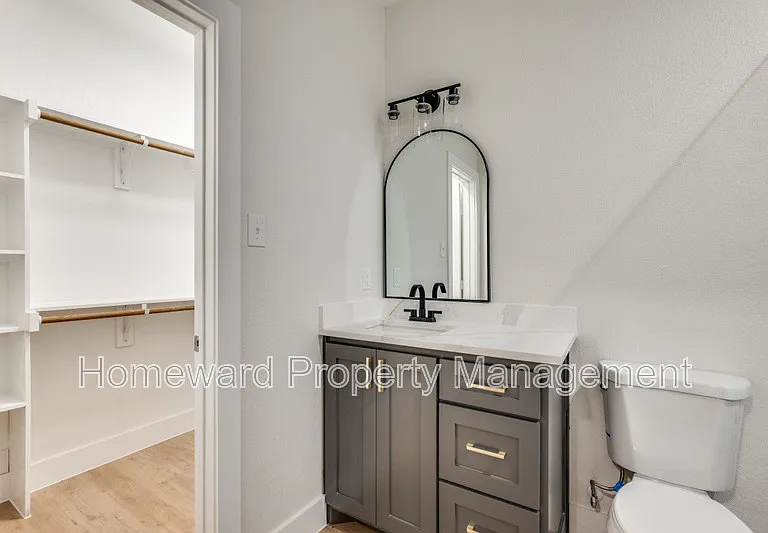 835 Stamps Ave — Photo 7