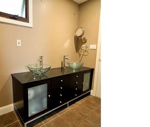 3rd image of 411 Country Club Ln