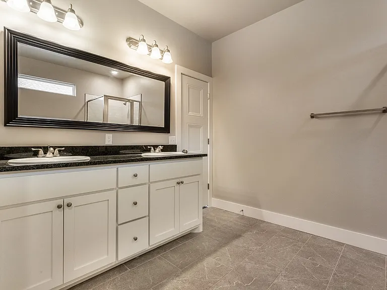 2541 Fallview Dr — Photo 9