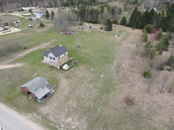 395 Gregg Rd SW, South Boardman, MI 49680