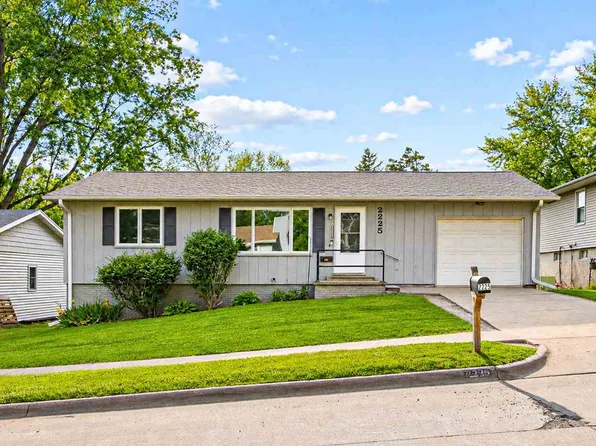 2225 Bancroft Dr, Iowa City, IA 52240