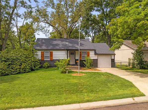 8542 Grandview Ave, Overland Park, KS 66212
