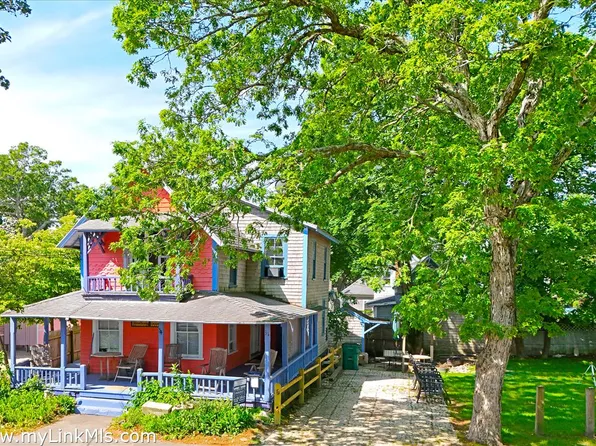 34 Massasoit Ave, Oak Bluffs, MA 02557