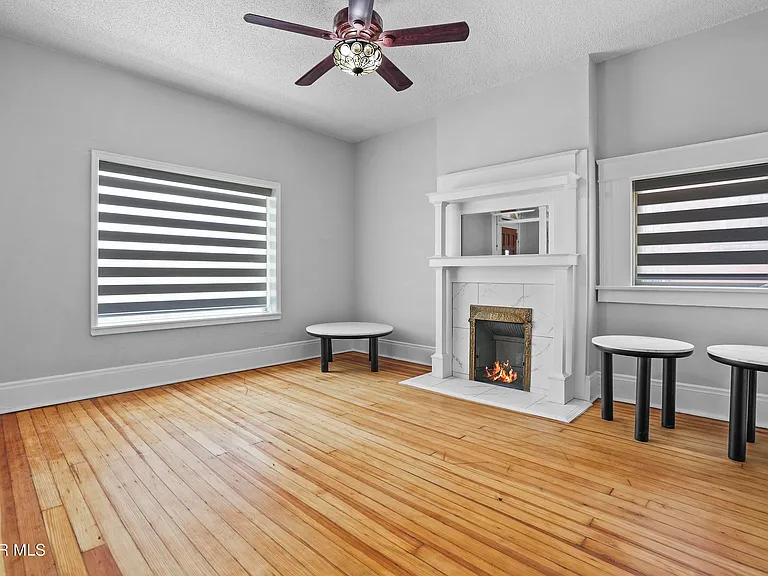 305 E River Ave — Photo 3