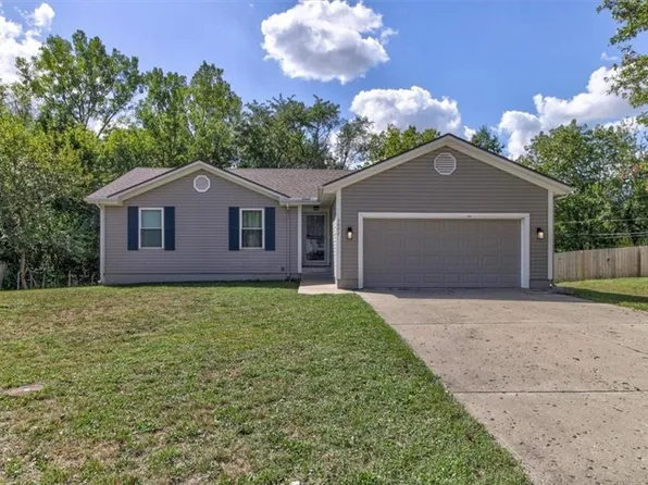 3002 Younger Dr, Harrisonville, MO 64701