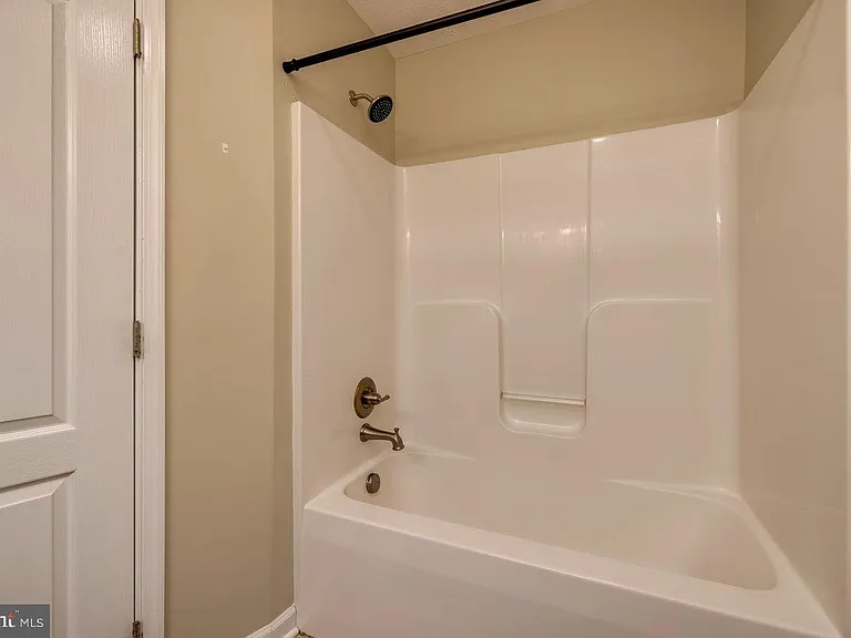 102 Cedar Point Ln — Photo 8