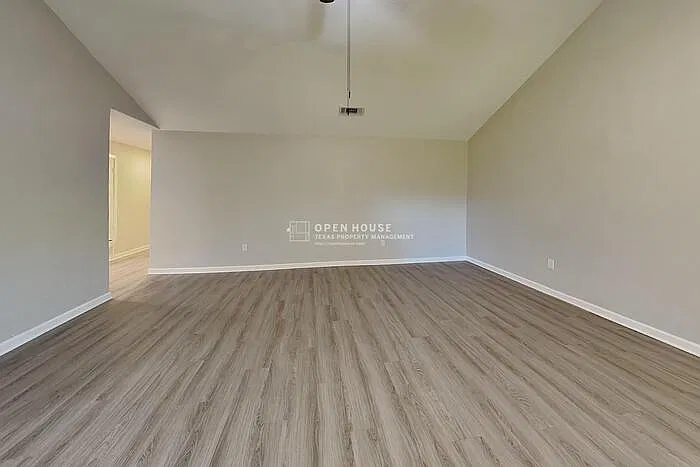3 bed, 2.0 bath, 1394 sqft, $1,925 — Photo 4