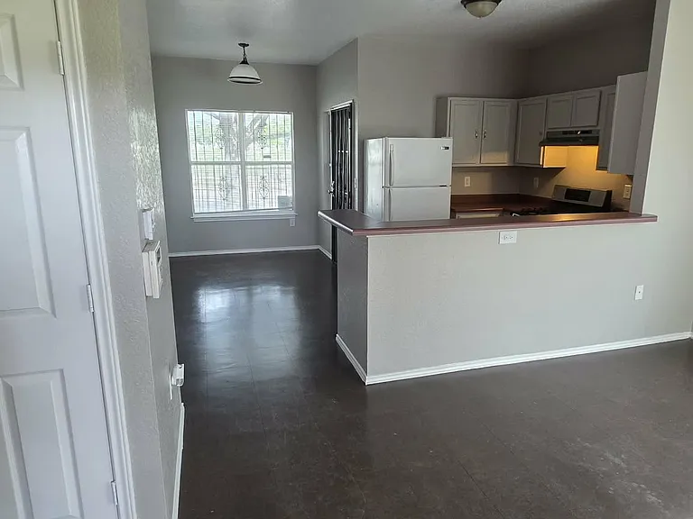 602 Chihuahua St — Photo 2