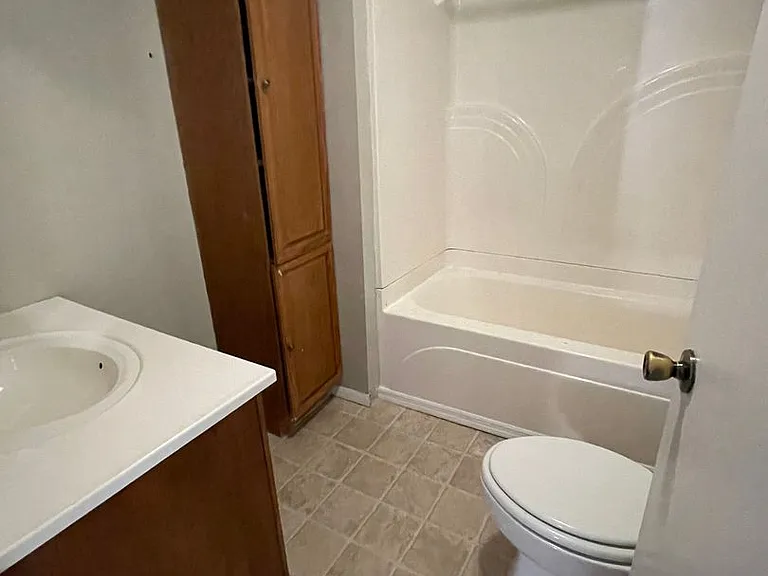 2117 N Ault Ave — Photo 9