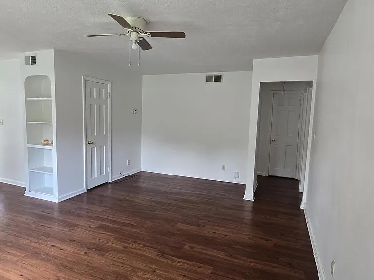 2553 Greenvale Rd — Photo 17