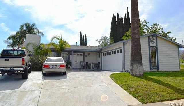 1st image of 556 Oriole Ln