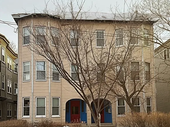 81 Francis St #2, Brookline, MA 02446