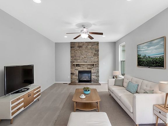 5th image of 220 Boardwalk Dr