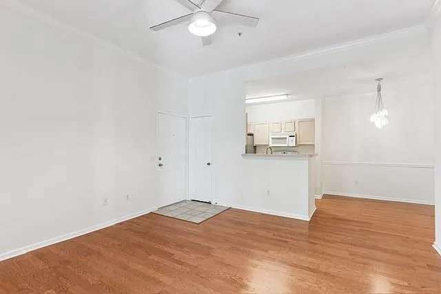 1 bed, 592 sqft, $2,100 — Photo 2