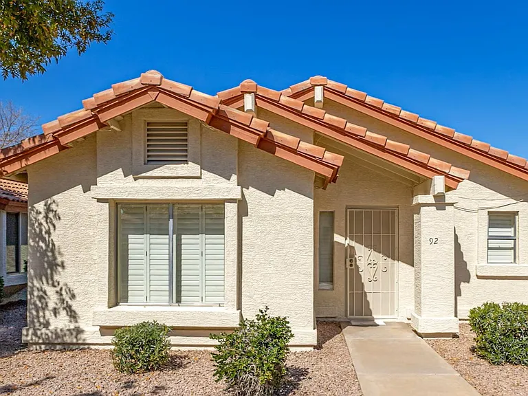 1120 N Val Vista Dr #92 — Photo 1