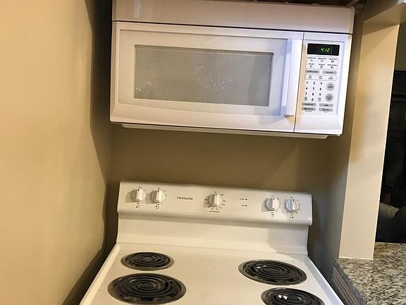 5th image of 711 N Main St APT 3