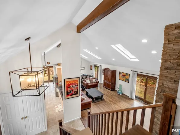 37 Berkshire Rd, Woodcliff Lake, NJ 07677