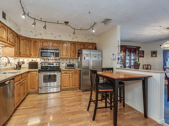 3rd image of 18 Weatherly Dr Unit 3