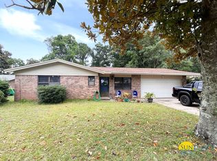 6 Regency Park Dr, Mary Esther, FL 32569